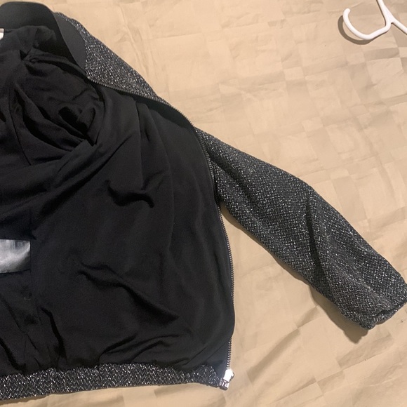 H&M woman’s black & metallic silver bomber jacket size 6 - Picture 5 of 5